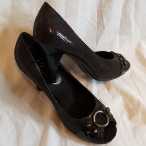 Cute peekaboo toe heel